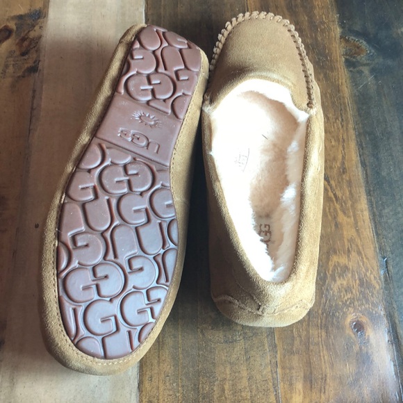 UGG Scalloped Moccasins - Picture 7 of 9